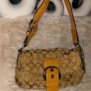 Coach y2k soho shoulder bag w/ leather buckle